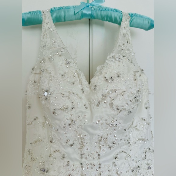 White Wedding Dress women’s size 8 - Picture 2 of 13